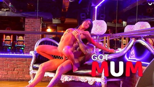 Anne var - striptizci adım anne kapıcı sikikleri