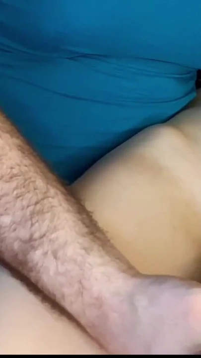 Волнующий момент от "Трахаю пальцами и соблазняя сводную сестру мягкой киской до трясущегося оргазма"