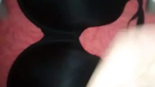 Büyük siyah sutyen üzerine boşalma cacique 44ddd