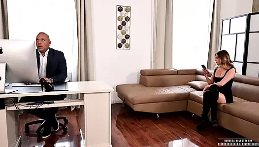 Patron Rebecca Volpetti tam bir kaltak