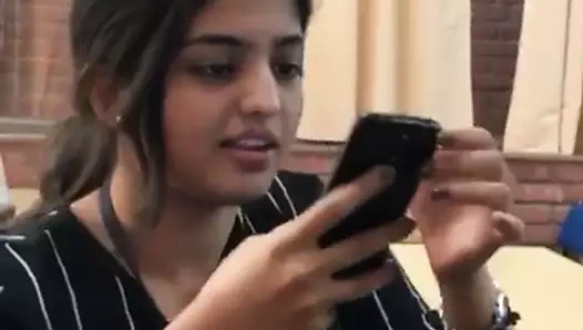 Kız romantik ruh hali içinde