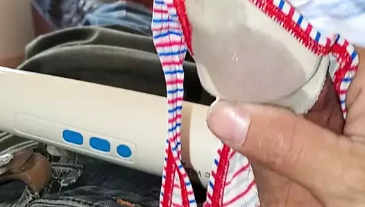 Karısının külotu giymesi için geri döndü