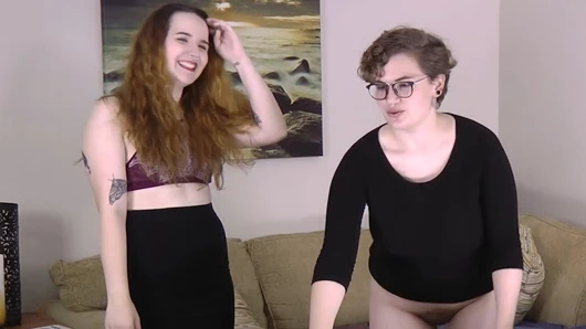 Gracie ve Roxy striptiz hafızasının heyecan verici bir oyununa katılıyor