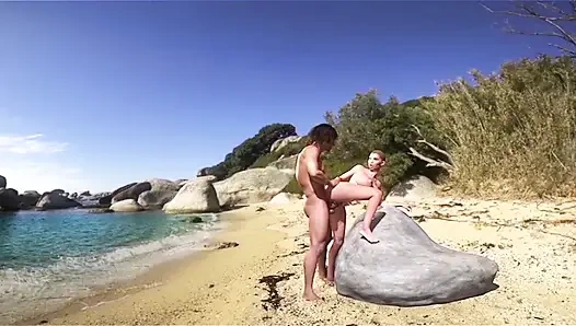 Büyük memeli zenci 3 boyutlu kızlar plajda canavar yarakla sikiliyor