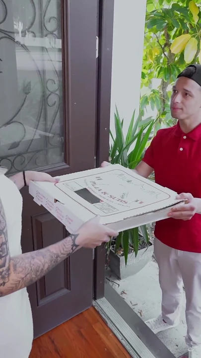 Başarılı pizza teslimatı subgirl dölleniyor