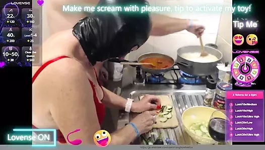 Çıplak salata sırları: eklenmiş salatalık her dilimiyle tutku salıyor - 336