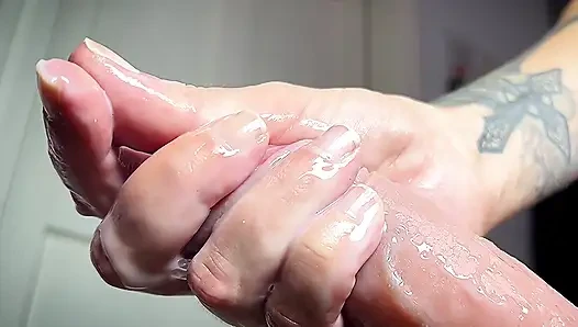 Fetiş.penis ovuyor.yarağa dokunuyor