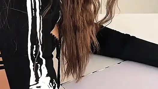 GORĄCA nastolatka 18+ brunetka daje hardcore niechlujny obciąganie do mojego penisa może wziąć już w POV