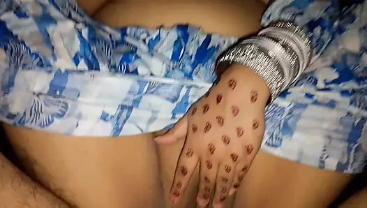 Seksi ateşli büyük memeli Hintli kız seks yapıyor