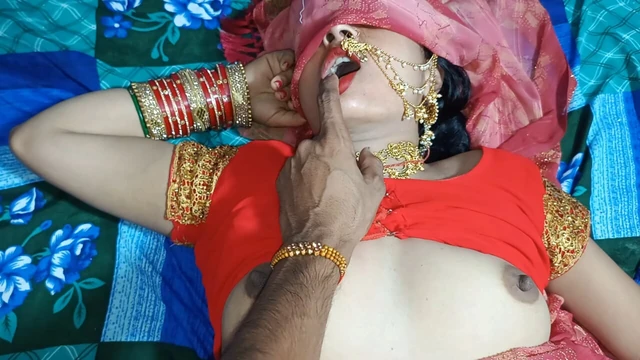 На Ракша Бандхан сводная сестра связала Рахи и показала бур в подарок.