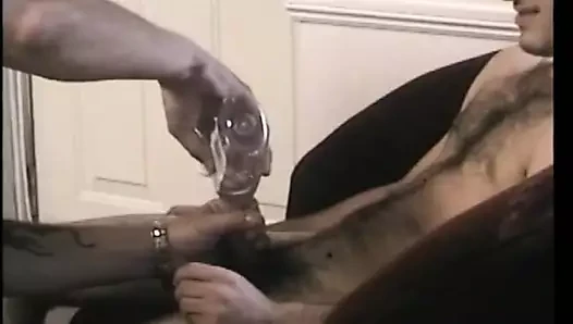 Düz paulie gets bir handjob