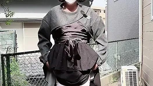 Bir bayanın dışarıda işeme ve mastürbasyon videosu