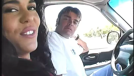 Sapık sürtük 2 adamla sikişiyor