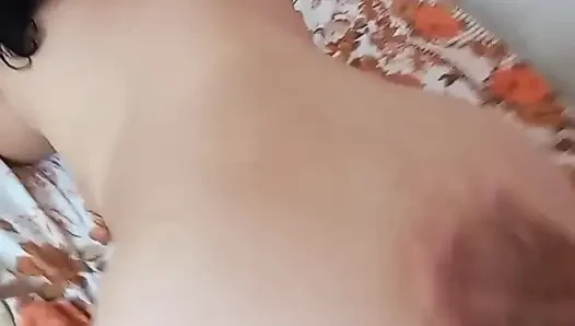 Komşu başkasının evinde emiyor