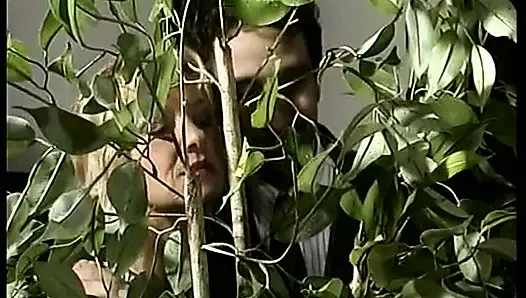 Almanya'dan orta yaşlı seksi kadın üç yollu çifte sikilmek için burada