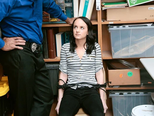 Shoplyfter - çalmak için sandalyeye bağlı minyon spinner