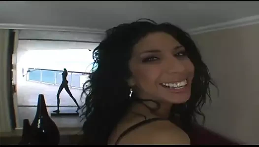 Kayla Carrera günde en az iki kez sikişmesi gereken ateşli latin bayanlardan biridir.