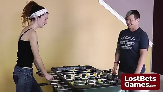 Striptiz langırt oyunu heyecan verici bir enerji getiriyor