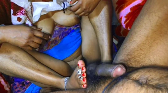 Priya bhabhi apne devar ke lund pe big boobs se dudh nikal ke handjob kiya aur chut me apne chudai karwa liya(Indian sexy video)
