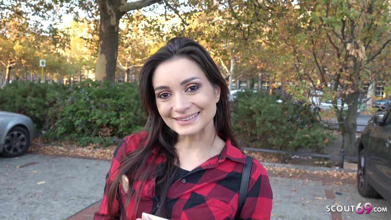 जर्मन स्काउट - किशोरी वेलेंटाइन बात करने के लिए सड़क कास्टिंग भाड़ में जाओ