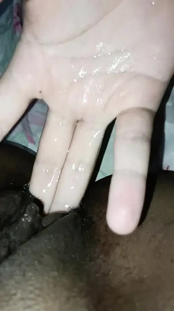 Seksi zenci sıska karımla boşalana ve fışkırtana kadar oynuyorum