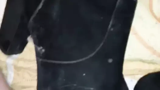 Diz çizmeler üzerinde boşalmak