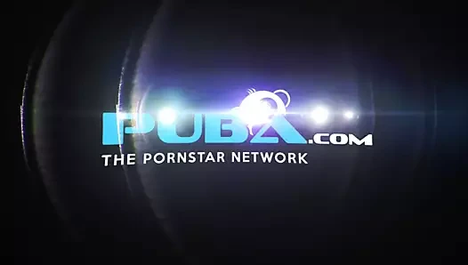 Avy scott bazı siyah dick ile güzel bir küçük muamele var