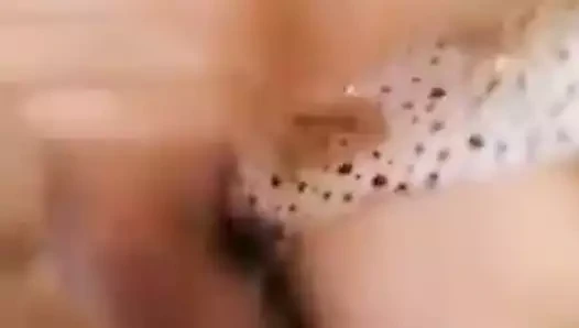 turban ve gozlukle yuzunu gizlemeye calisan hatun