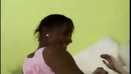 Siyah kız sikme tarafından beyaz horoz