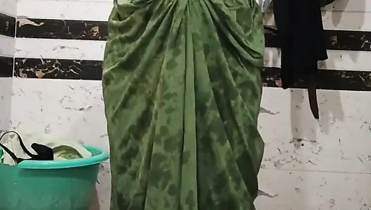 Priya bhabi güzel vücut gösterisi