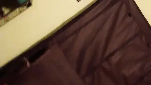 Sarışın eliyle boşalıyor