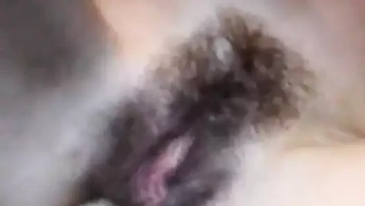 Olgun kıllı amcık, seksi dudaklar ve anal yapay penis! amatör!