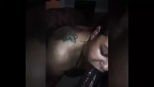 Kiracı sallıyor onu kıçını süre o berbat