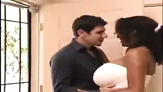 Büyük memeli zenci sert yarak sikişi