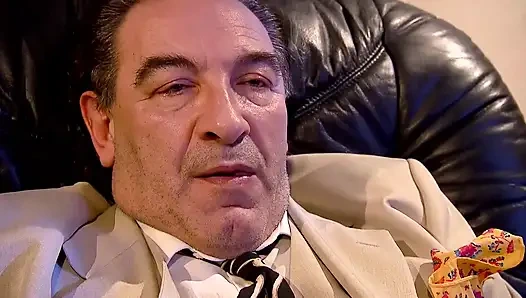 Kızıl Saçlı Tarra White Vahşice Büyük Yarağı Emiyor Ve Biniyor