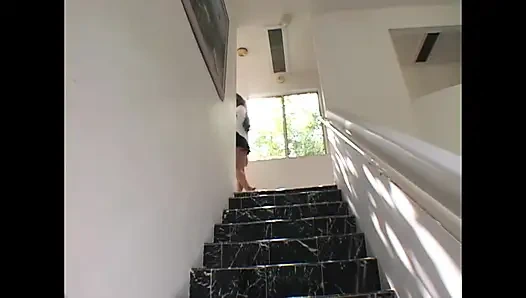 Büyük sert yarağımı em, küçük sıkı tıraşlı amcığını sikmek istiyorum, oryantal fahişe