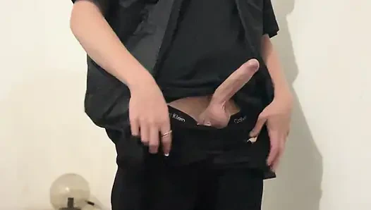 Anon erkek kardeş mastürbasyon yaparken çırılçıplak soyunuyor