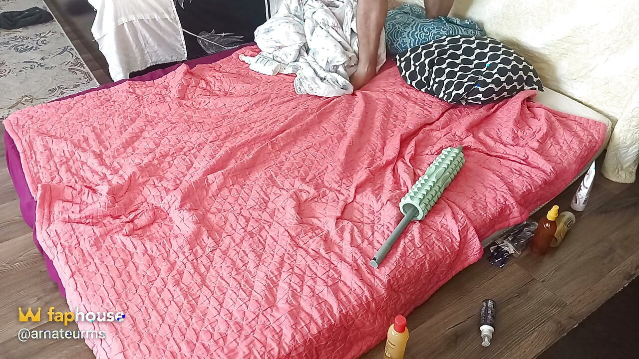 Amatör bir çiftle yatak odasında ön sevişme