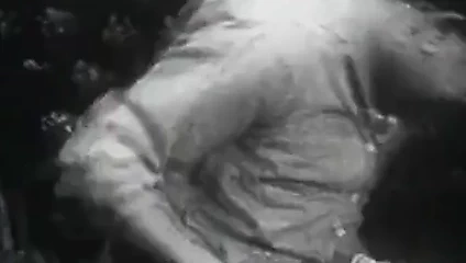 Seksi giyimli mükemmel kadın (1950'ler vintage)