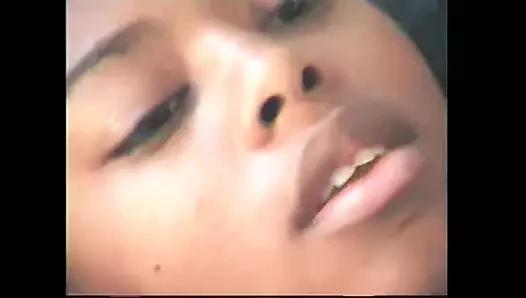 Siyah sürtük büyük siyah yarakla sert sikiliyor