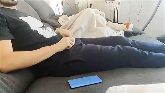 Üvey kız kardeşimle büyük yarak aldatıyor, erkek arkadaşı olduğumu sandı