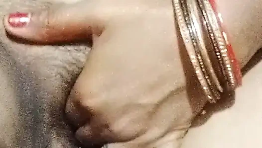 Hintli köylü ev hanımı amında ürküyor