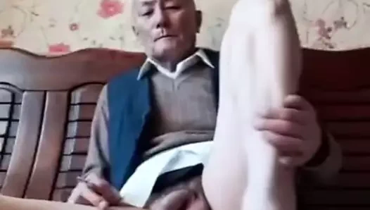 VIEUX AVEC UNE BITE EXTRA (la suite)