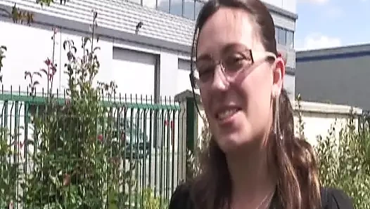 Çoraplı Fransız genç kız boşalana kadar sikiliyor