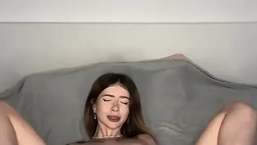 Büyük memeli tatlım DT'nin gırtlağına kadar sokmasını sağlıyor - şimdiye kadarki en iyi xxx pornosu!