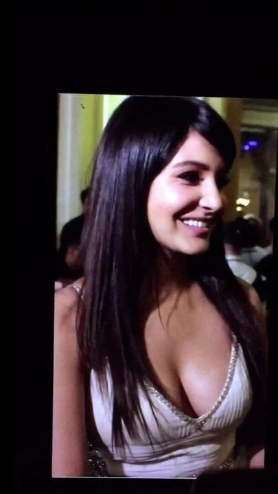 Cum üzerinde anushka sharma
