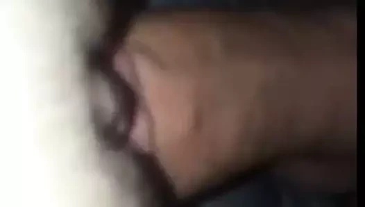 Timide et etroite, elle jouit sous les coups de bite