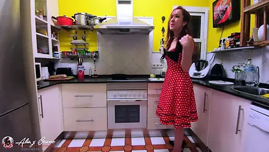 Pin up kız küçük kedi içinde güçlü bir Creampie alır