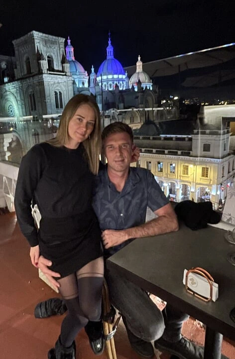 Tutkulu azgın çift ellerini birbirlerinin dışında tutamıyor