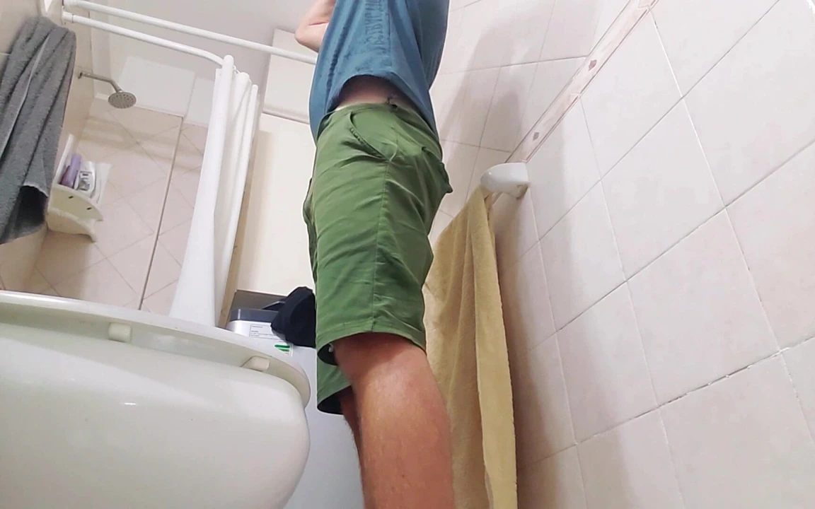 Senin için evi temizliyor